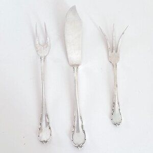 LUNT STERLING SILVER MODERN VICTORIAN LEMON FORK PICKLE FORK CHEESE KNIFE